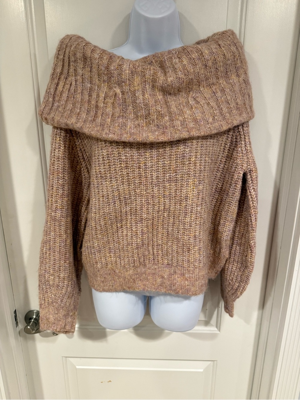 H&M Off-Shoulder Ribbed Knit Sweater in Dusty Rose